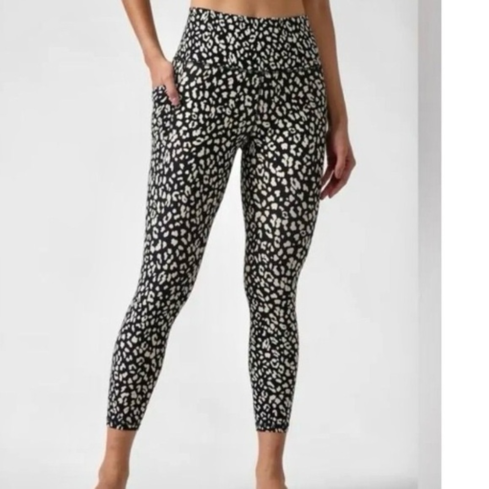 Athleta Salutation pocket 7 8 tights